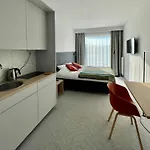 מלון דירות Wilanow 4*