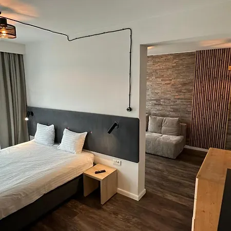 Wilanow מלון דירות 4*